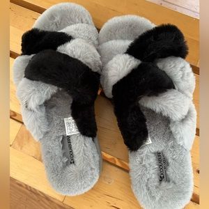 Koolaburra UGG slipper NWOT